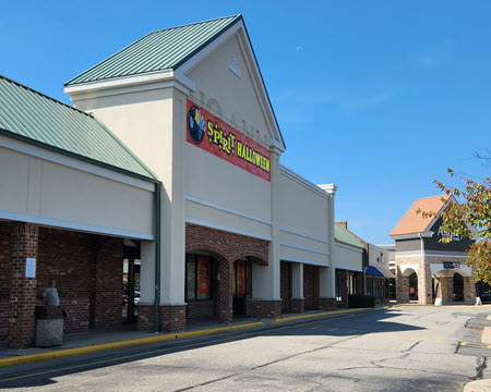 Spirit Halloween banner on top of an old JoAnns location